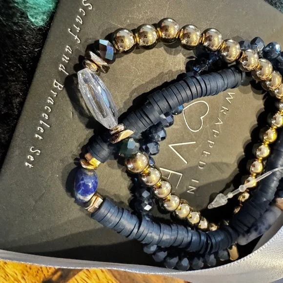 COCO and CARMEN Multicolor Scarf with Bracelets NWT - Picture 3 of 8